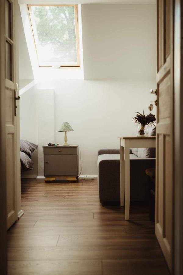 Lawendowa Stajnia Bed & Breakfast Lwowek Slaski Bagian luar foto